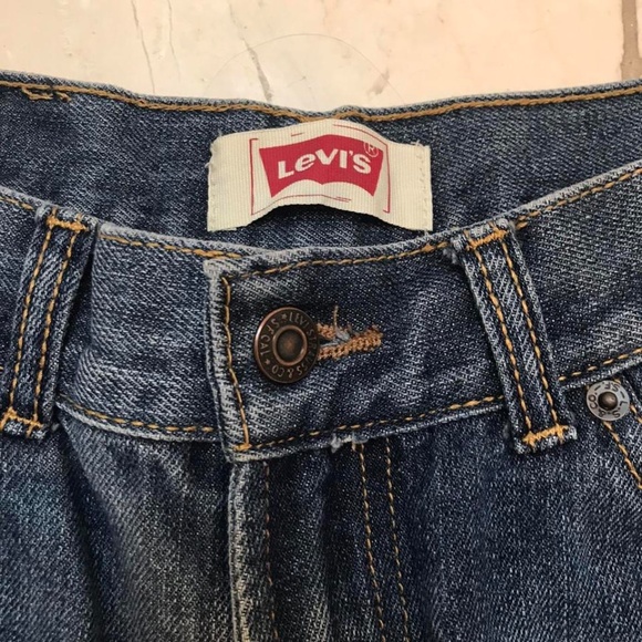 Vintage Levi’s Cut off jean denim shorts - Picture 3 of 3